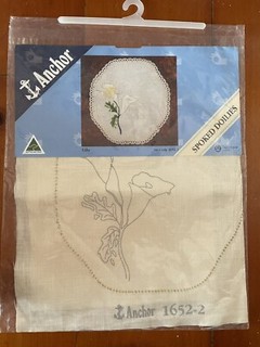 COATES PATONS: Spoked Doily LILY EMBROIDERY Anchor (Vintage New)