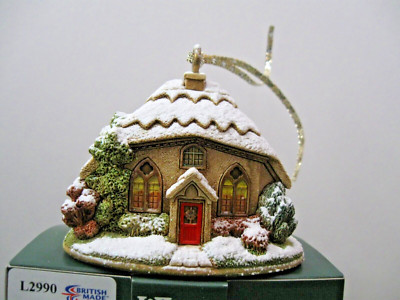 Lilliput Lane Christmas Ornament  Mince Pie.  Mint in original box with deed.