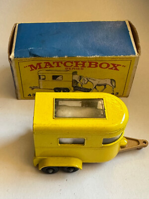 Matchbox Pony Trailer 43 with box and ponies