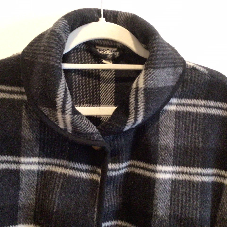 Girls Cherokee Size 6/6X Wool Cape Poncho Black & White Plaid EUC - Image 2 of 4