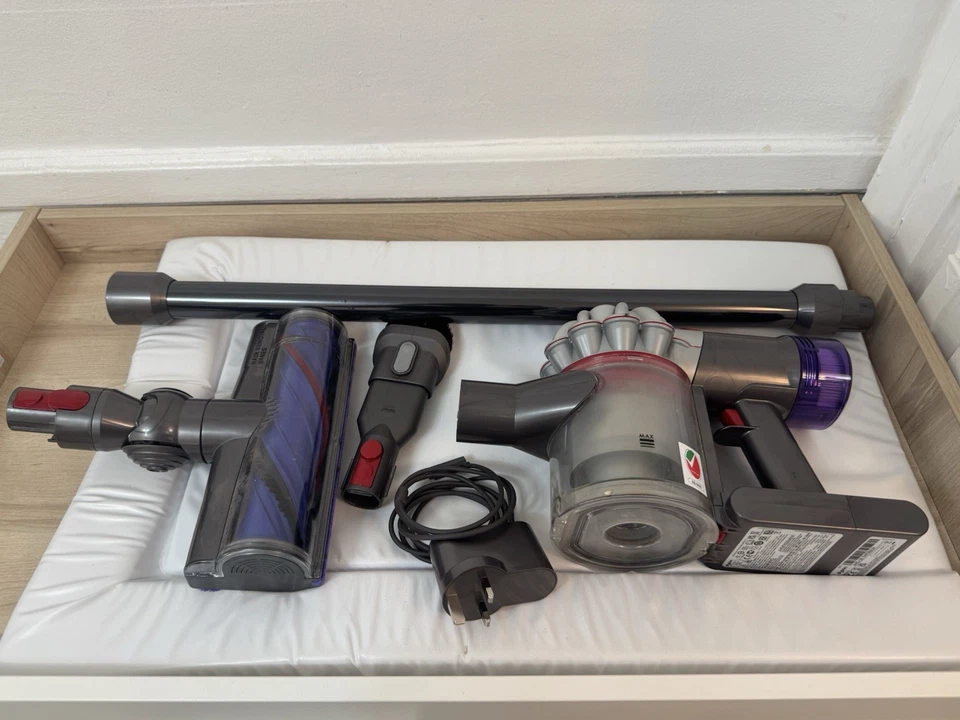 Dyson V8 Advanced, photo 3 of 5