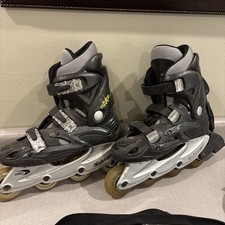 Blade Runner Skates Sting ABEC 3 Size 7 With Bag And One Elbow Pad