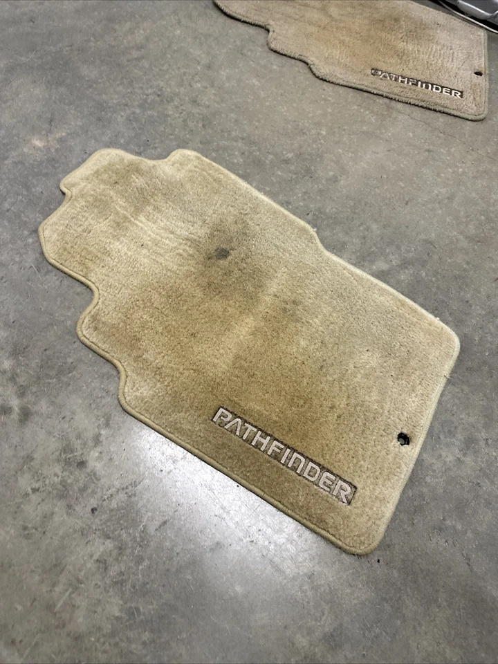 1996-2004 Nissan Pathfinder QX4 Infiniti drivers carpet floor mat OEM Light Tan — 第 3/4 张图片