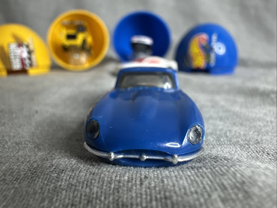 Monogram & Hot wheels Minis Lot Of 4 1:87 Jaguar XKE, Egg Surprise, CAT, Racing - Image 4 of 4