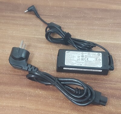 Original Samsung 19V 2,1A 40W Notebook Netzteil 305U1A 535U3C 900X3A 535U4C uvm