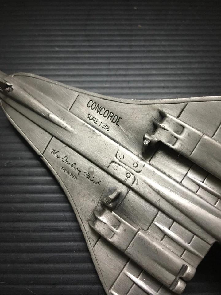 Avión a reacción Danbury Mint Pewter Concorde escala 1:306, tamaño: 7,5" L x 3,5" W Foto 2 de 4