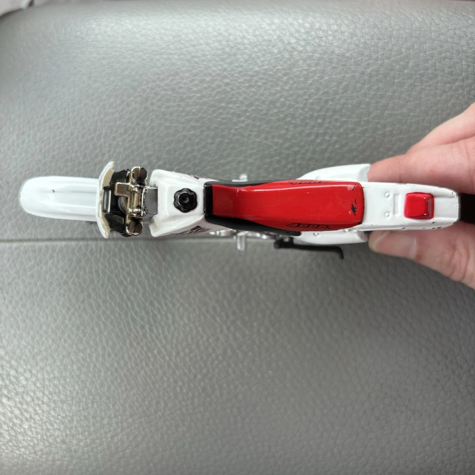 Honda XR400R White/ Red Motorcycle Model, Motormax Scale 1:18 MISSING PARTS - Image 4 of 4