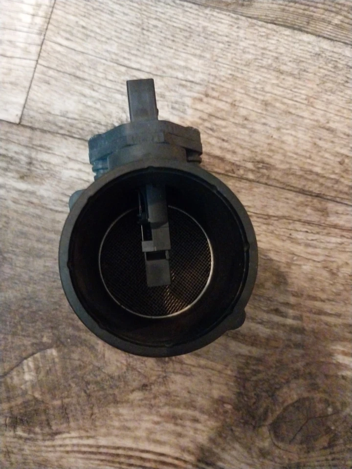 Sensor de flujo de aire másico OEM VOLKSWAGEN GOLF, JETTA, BEETLE MAF 1999-2014. Foto 4 de 4
