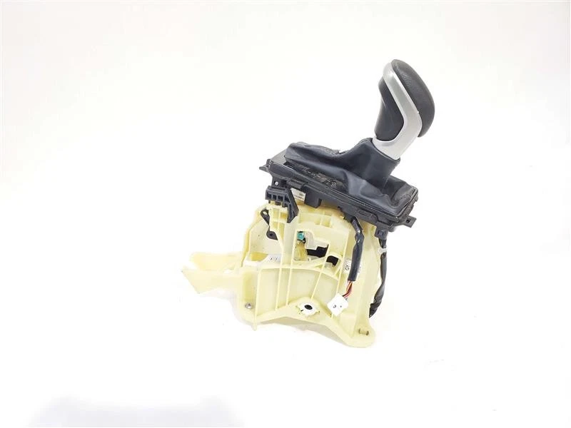 Transmission Shifter Assembly Torn Boot OEM 2022 22 Mitsubishi Eclipse Cross - Image 2 of 4