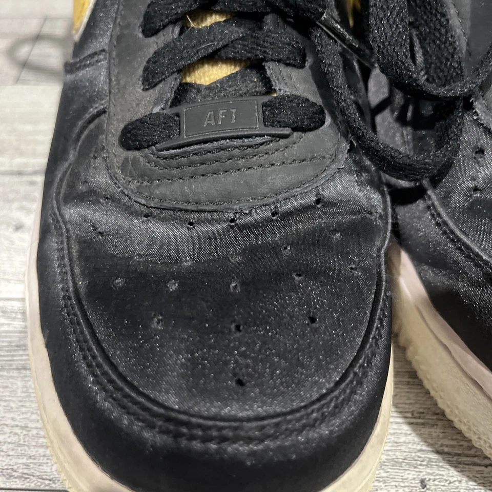 Nike Mujer Air Force 1 SE Negro Satinado Trigo Dorado Talla 8 Foto 3 de 4