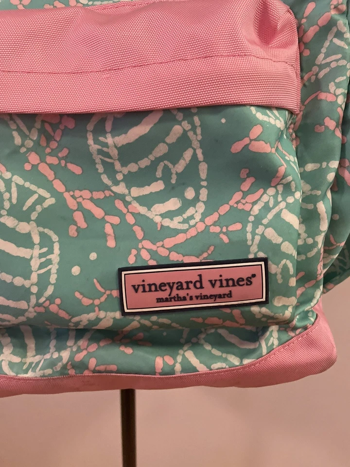 Mochila de lujo Vineyard Vines rosa y verde para viaje o escuela Foto 2 de 4