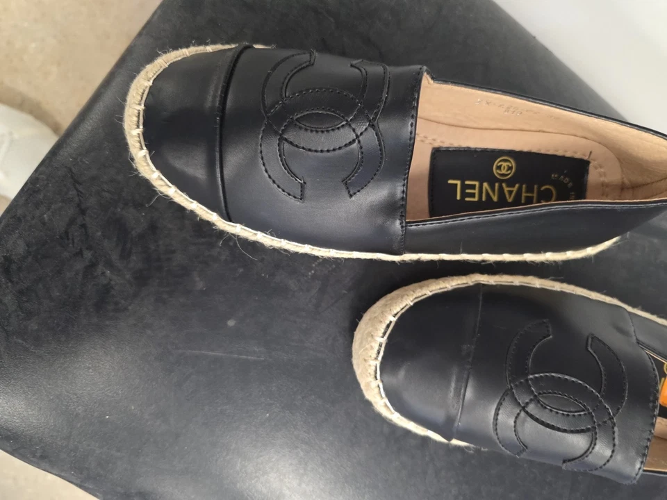 Chanel 18A Azul Marino Oscuro Piel de Cordero Cuero Logo CC Alpargata Ballet Plana 35 Foto 3 de 3