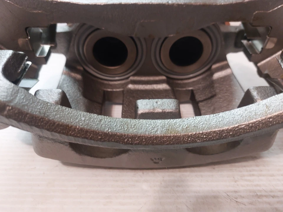 Ford Excursion F250/350 SD 1999-2005 pinza delantera izquierda FRC10960 Raybestos Foto 3 de 4