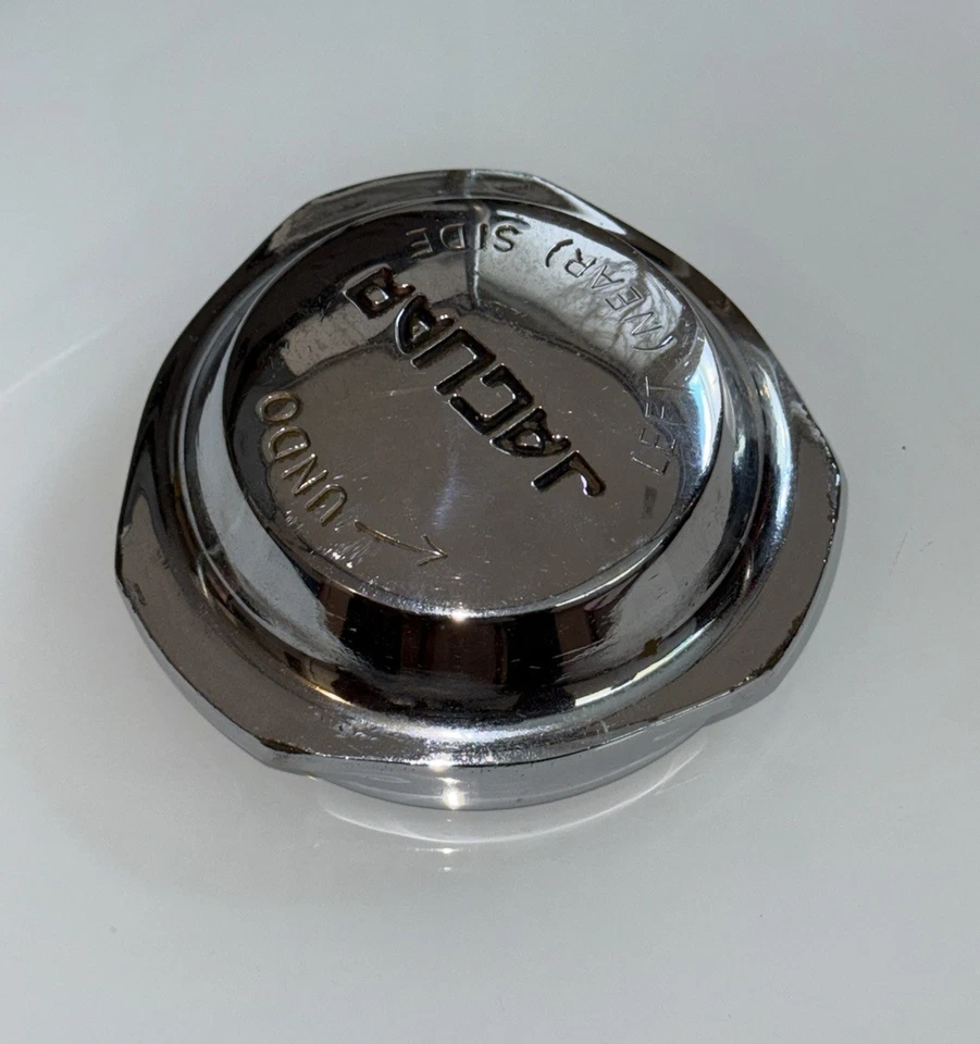 Rueda continental cromada Jaguar E-Type lado izquierdo derribado Foto 4 de 4