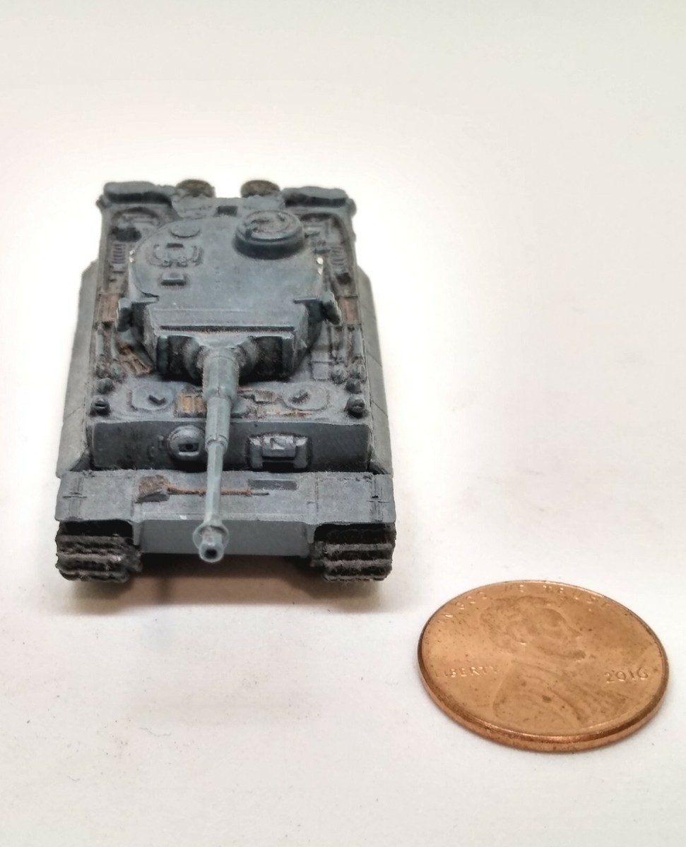 WORLD TANK　MUSEUM　By Takara　制作　海洋堂　2003年 Takara 1/144 World Tank Museum 5. Germany Tiger IE Tank. In