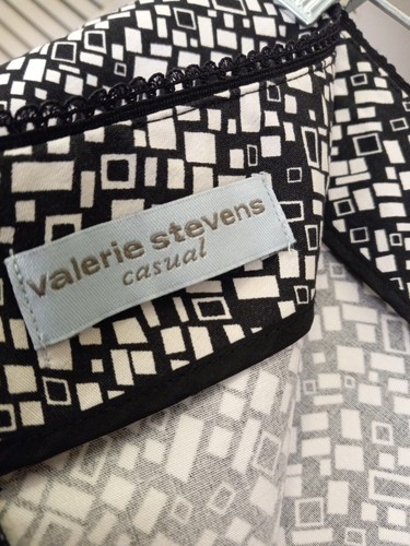 Valerie Stevens Casuals Womens Black/white Geometric Zip Skirt Size 12 - Picture 8 of 13
