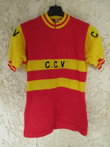 Maillot cycliste vintage C.C.V VITRE années 70 logo brodé TRICOTS DU