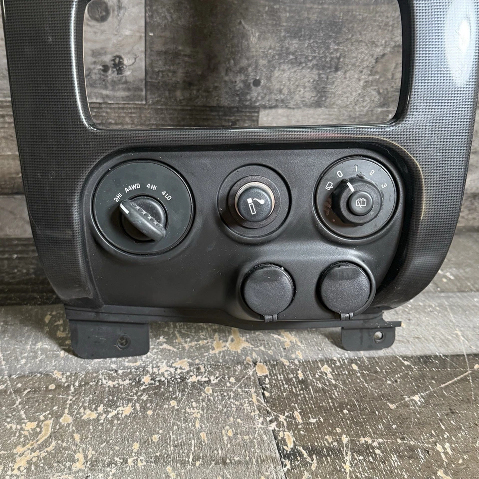GMC Envoy 2002-2008 radio tablero ventilación bisel control de clima gris tostado OEM 15064027 Foto 3 de 4