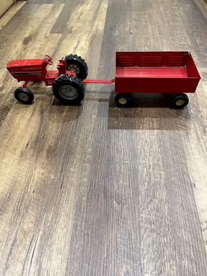 Ertl International Tractor and Hay Wagon Made in USA, Die-Cast Toys