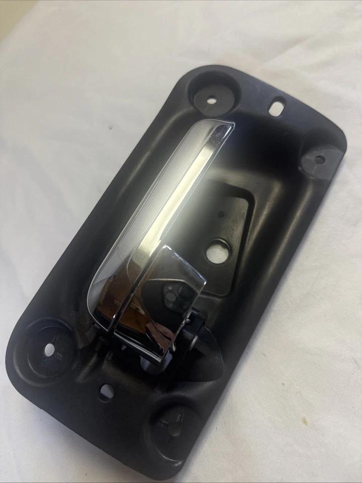 2006 - 2010 Hummer H3 H3T внутренняя дверная ручка правая передняя пассажирская хромированная оригинальная - Изображение 2 из 4