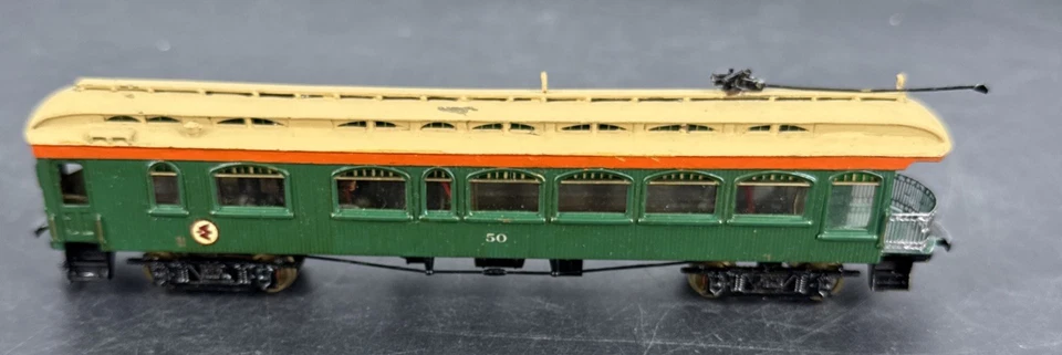 Interurbano de latón escala HO con vestíbulo en la parte posterior pintado y muy afilado Foto 3 de 4