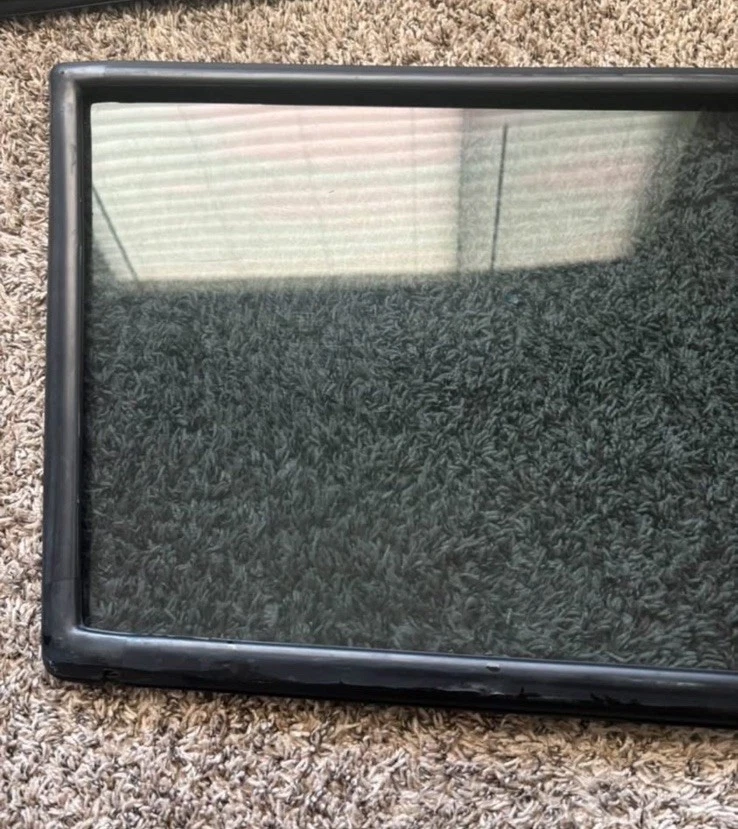 吉普切诺基 XJ 后四分之一窗玻璃 4DR 带密封 — 第 3/4 张图片