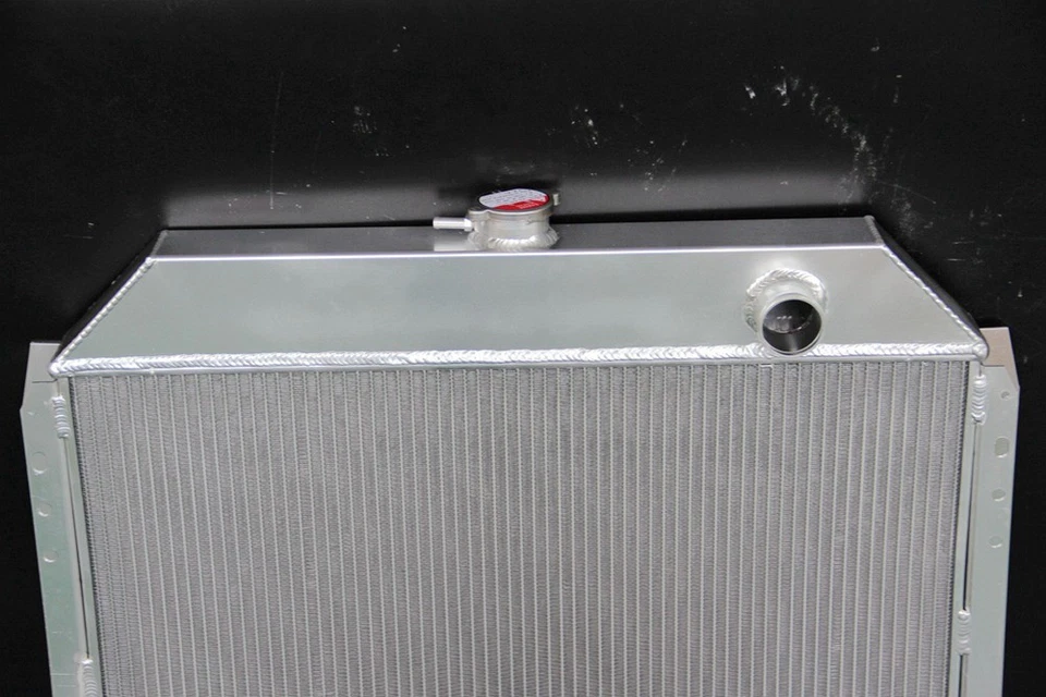 Radiador de 3 filas para camioneta Ford F-Series F100 F150 F250 1965-1978 Bronco 66-79 Foto 3 de 4