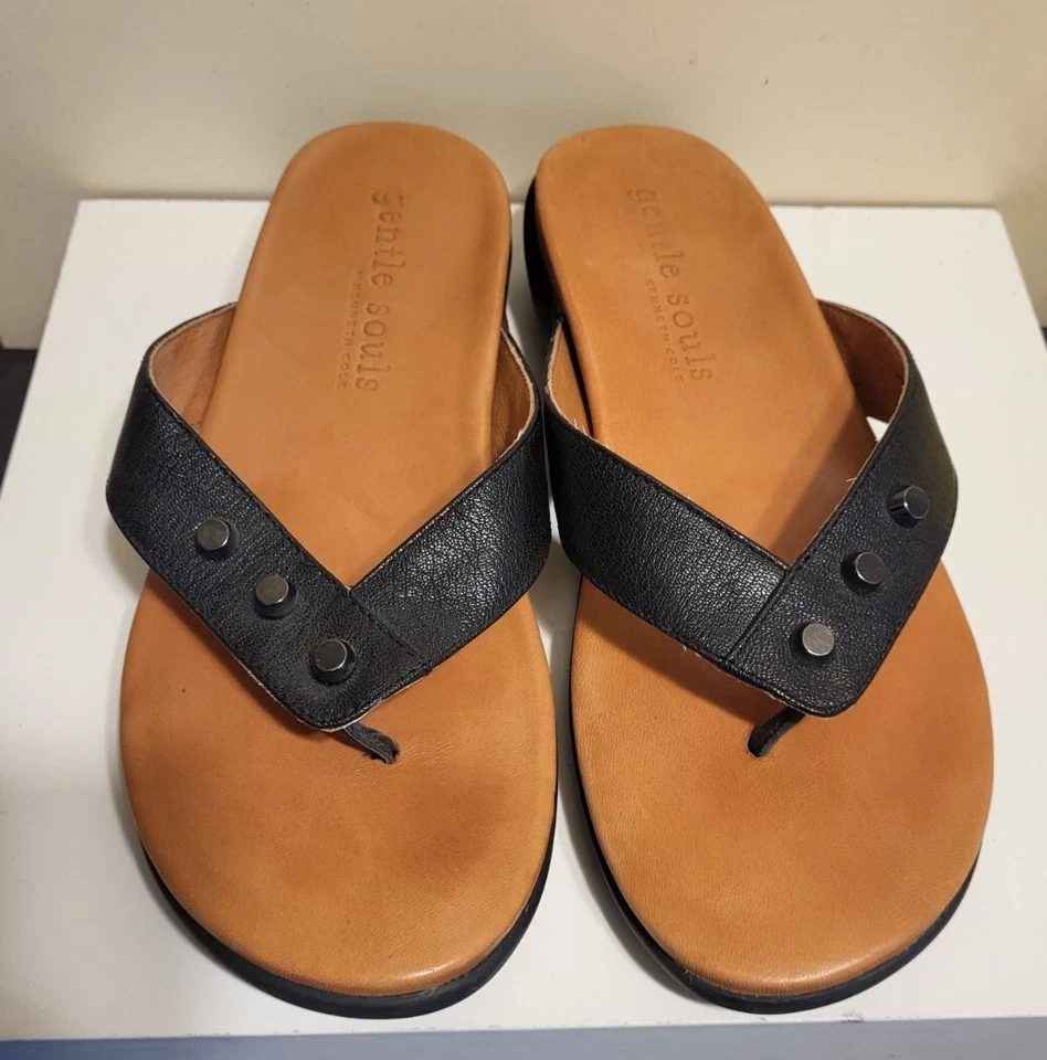 Sandalias Gentle Souls de cuero negro con tanga con plantilla acolchada talla 6,5 Ret $149 Foto 2 de 4