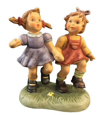 Goebel Figur Berta Hummel BH 216 Skipping Along Mädchen Hand in Hand Hummelfigur