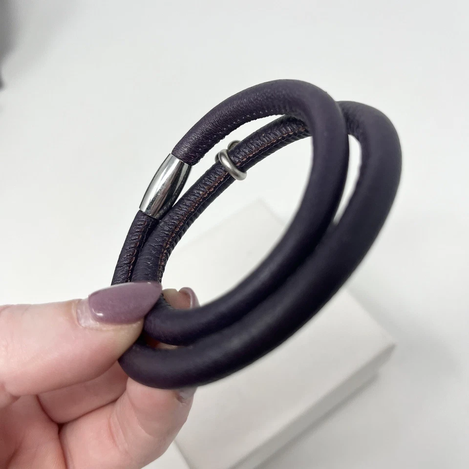 Pulsera con dije de cuero sin fin doble envoltura púrpura cierre magnético gargantilla corazón Foto 4 de 4