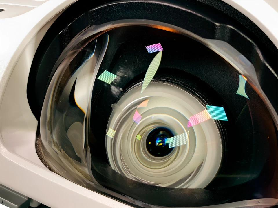 Epson PowerLite 520 3LCD Projector Short-Throw 2700 ANSI H674A HDMI w/bundle - Image 3 of 4