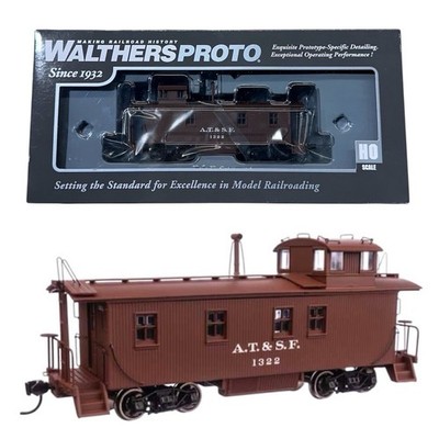 Walthers Proto 920-103205 30  ATSF 1300-Series Waycar Caboose AT&SF #1322