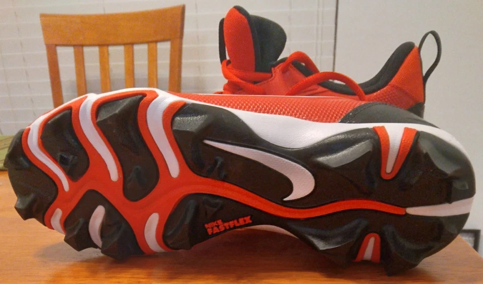 耐克 Mike Trout Youth 棒球鞋 7 码红色/黑色全新-从未穿过 — 第 2/4 张图片