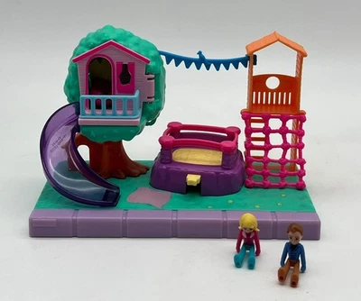 Mattel Polly Pocket GTM67 Pollyville Spielplatz-Abenteuer - mit 2 Figuren - Bild 1 von 4