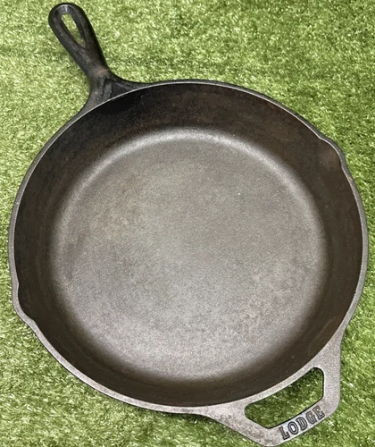LODGE Cast Iron Skillet 8SK Made in USA 10" ~ Vintage