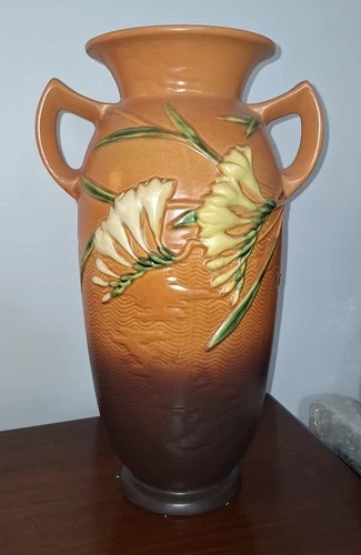 Roseville Pottery Freesia Brown Monumental Double Handle  Vase #1128-15 c. 1945