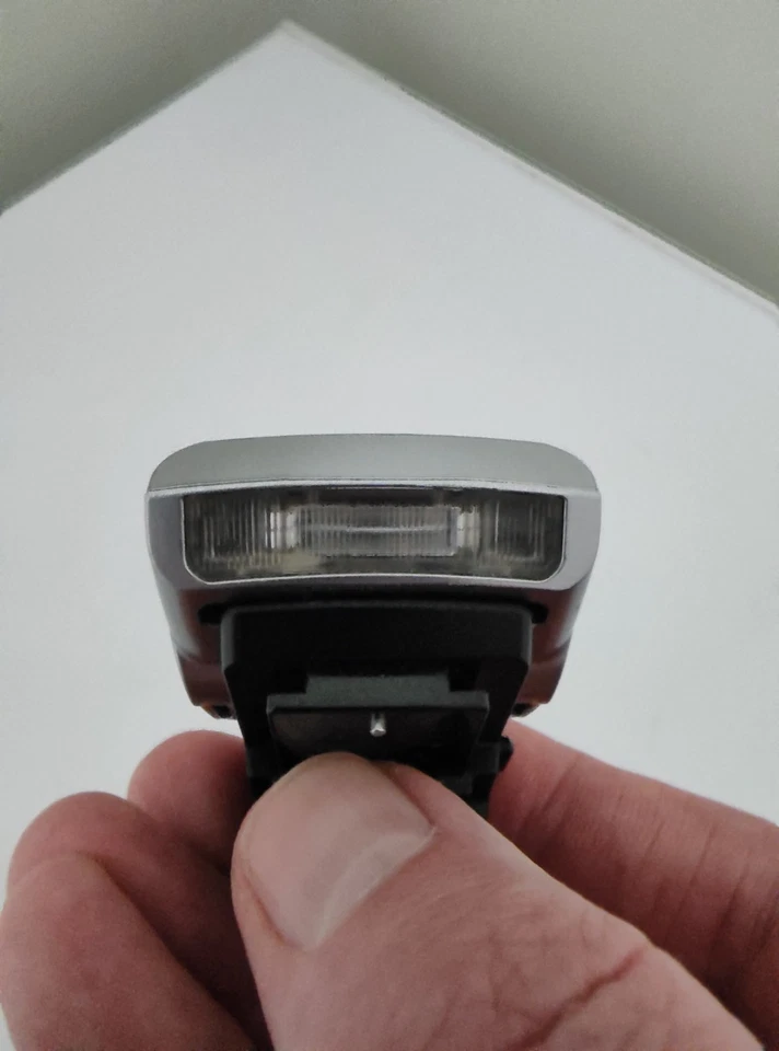 Olympus FL-LM1 Flash for PEN E-PL3, E-PL5, E-PL6, E-PL7, E-PL8, E-PM1, E-PM2 - Image 2 of 4