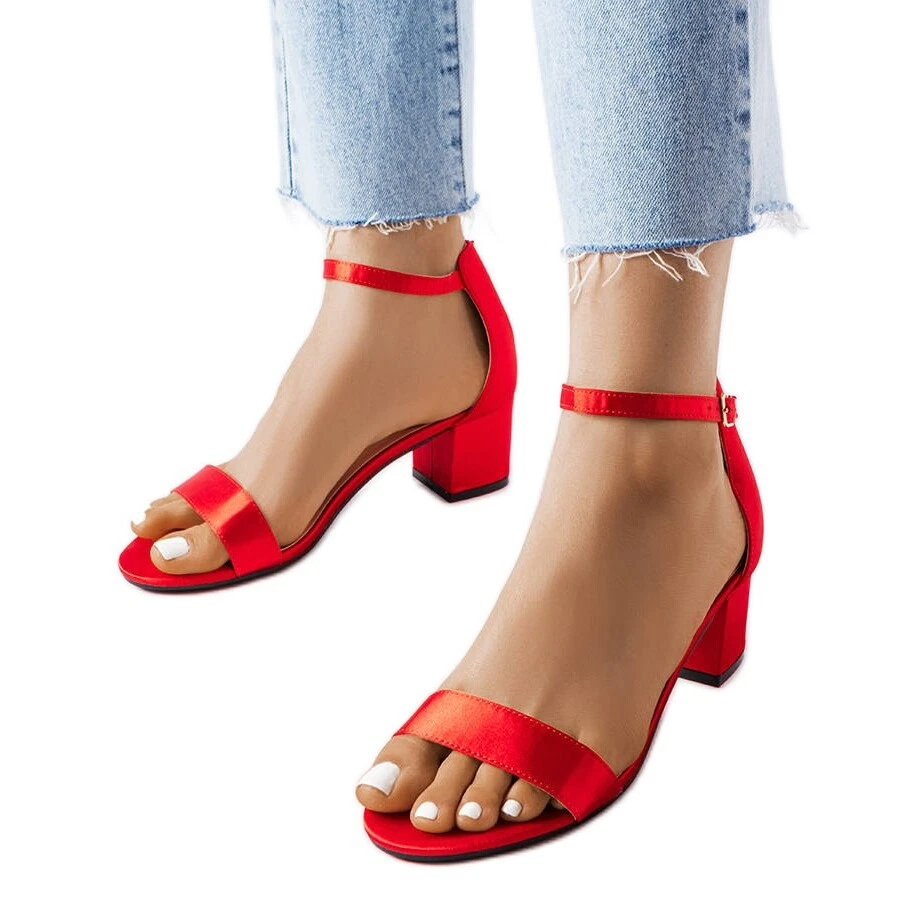 Sandale rouge petit talon sale