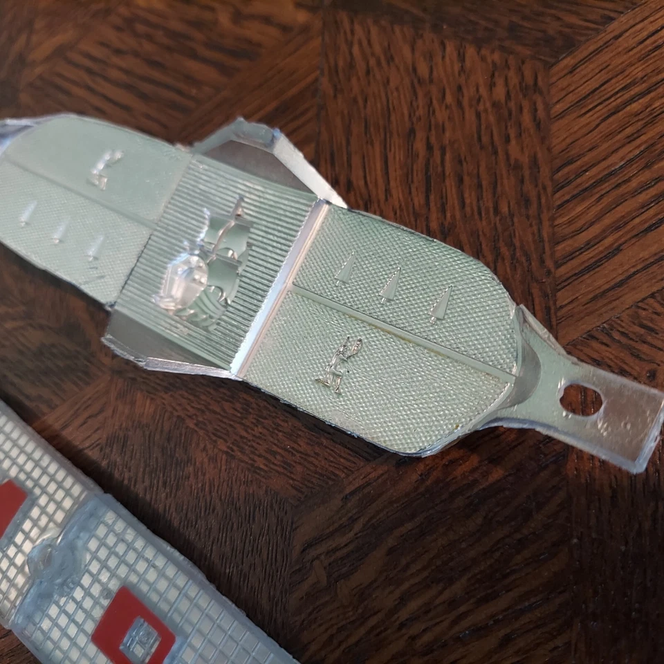 54 1954 Plymouth Belvedere Savoy Plaza Capucha Parrilla Emblema Insignia Conjunto Inserto Foto 4 de 4