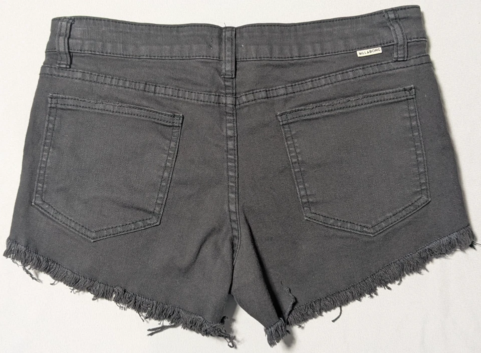 Pantalones Cortos BILLABONG Botón-Fly Dobladillo Crudo 2" Elastizados Denim Negros - Mujer Talla 26 Foto 2 de 4