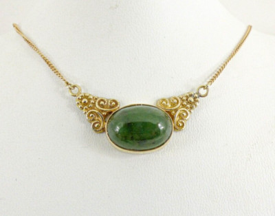 9ct Gold Jade Necklace Green Hallmarked 4. grams 17.5'' gift box