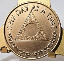 Alcoholic "One Day At A Time" 1-Year Recovery Medallion Medal Token AA Anonymous