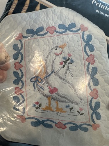 Vintage Janlynn bedruckte Kreuzstich Babydecke Gänseschleifen & Herzen Quilt Kinderzimmer