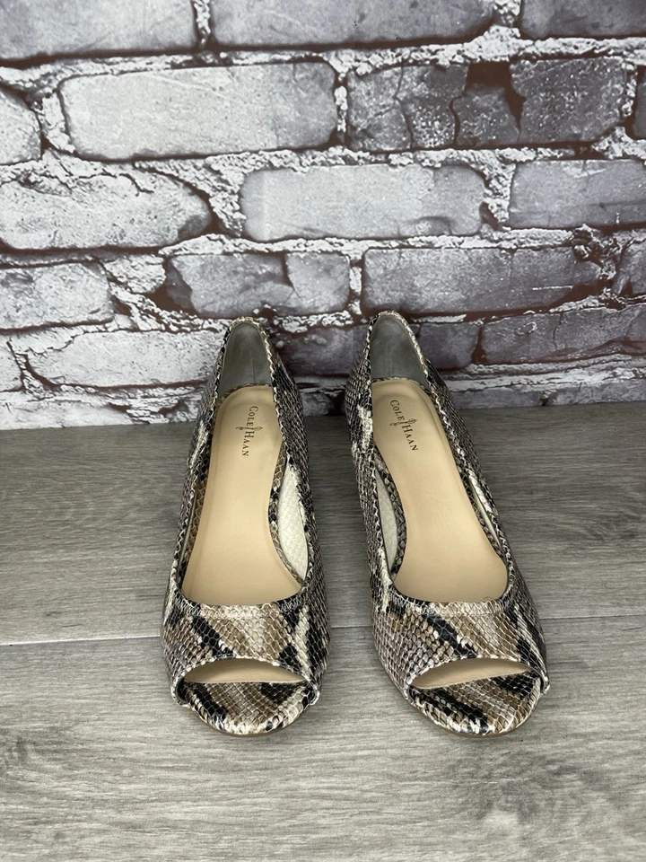 Cole Haan Air Ivory Faux Snake Reptile Peep Toe Wedges Women Sz 8.5B US/39EU - Image 2 of 4