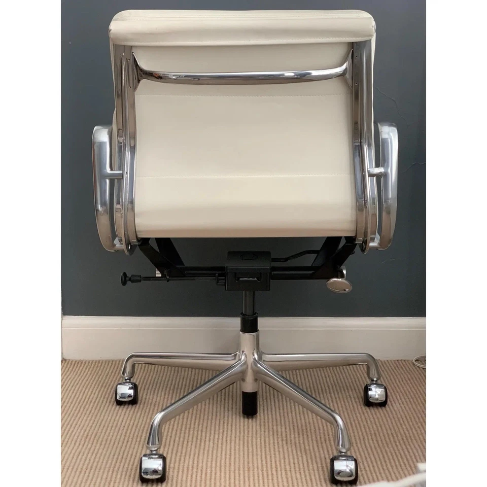 Silla de gestión Eames Soft Pad Foto 3 de 3