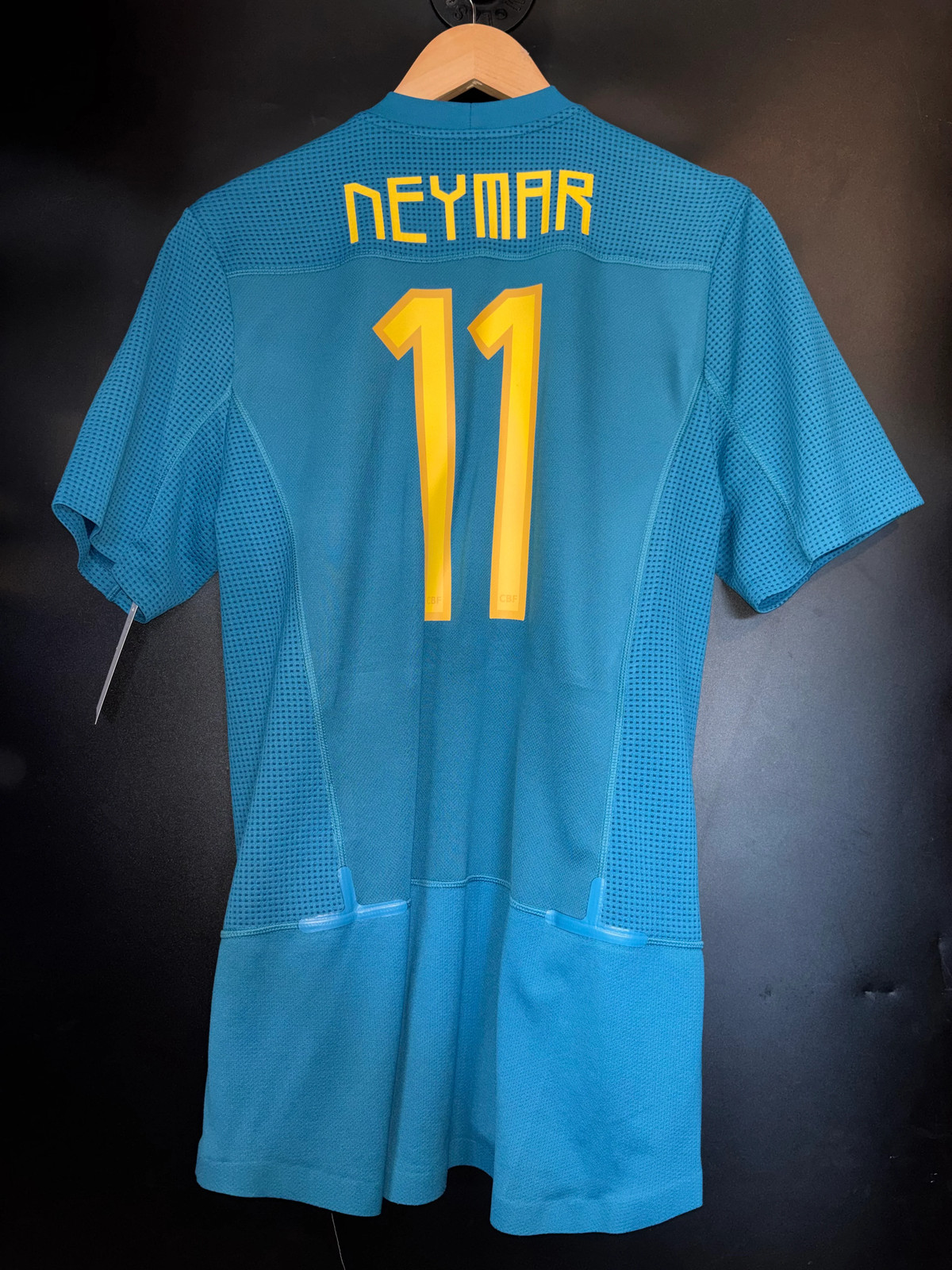 BRAZIL NEYMAR JR 2011-2012 ORIGINAL PLAYER JERSEY SIZE L