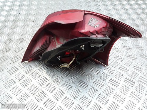 2006 TOYOTA YARIS REAR TAIL LIGHT CON PORTóN TRASERO IZQUIERDA LHD KOITO0D7 - Imagen 7 de 10