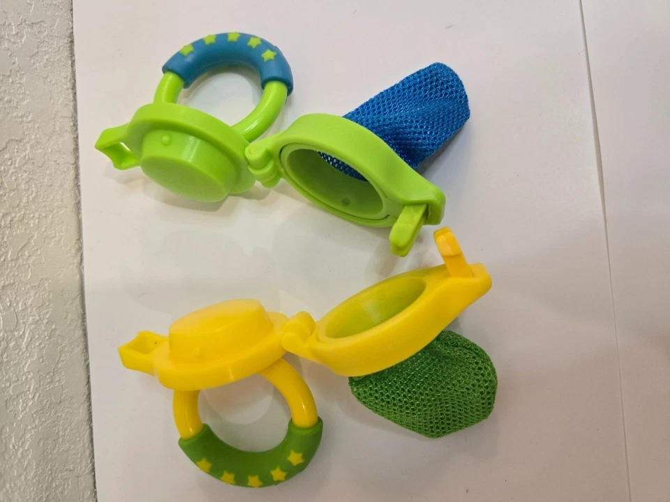 Juego Alimentador de Alimentos Frescos Munchkin, Paquete de 2, Amarillo/Verde Foto 3 de 4