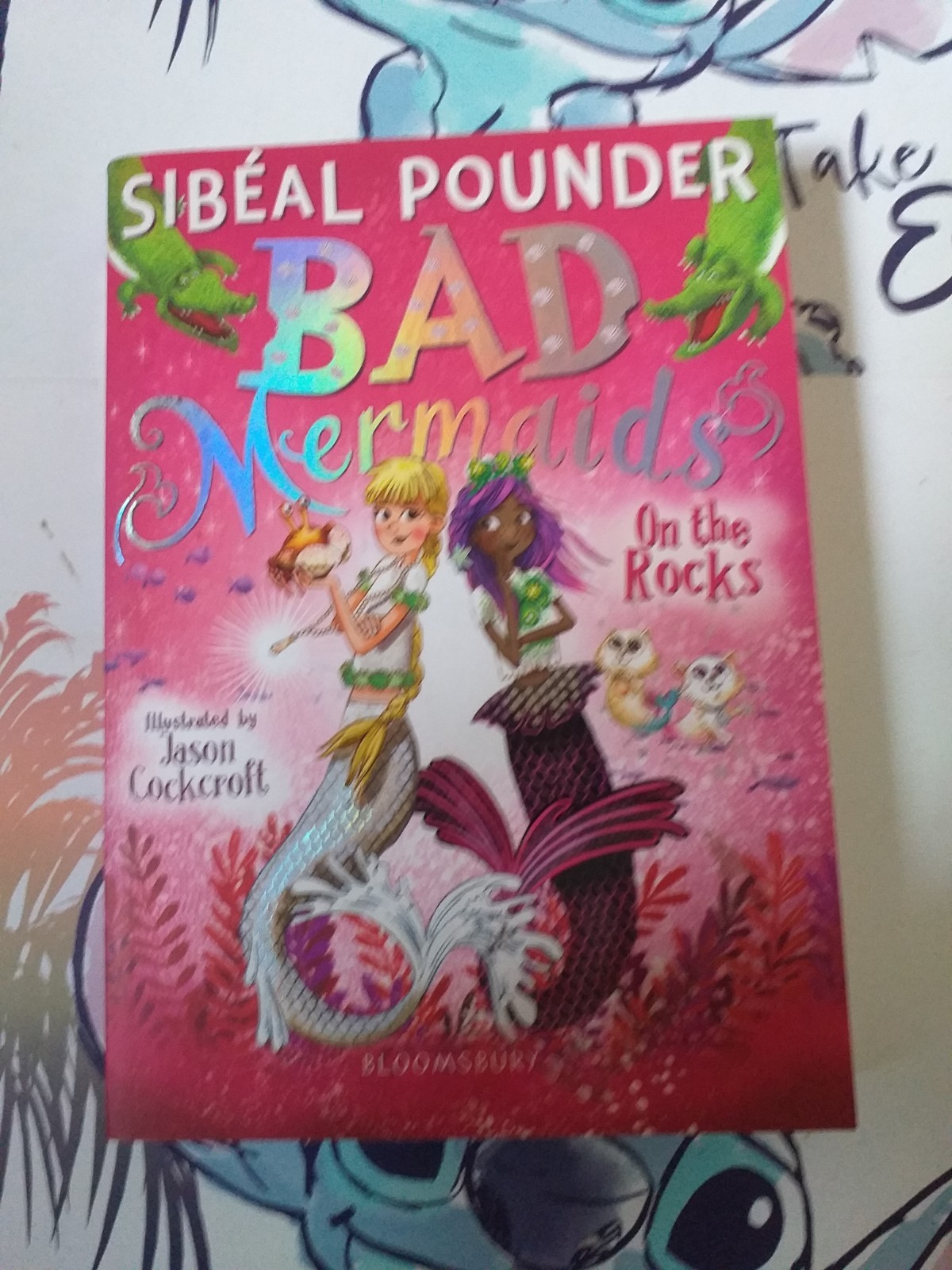 BAD MERMAIDS ON THE ROCKS  (PAPERBACK)