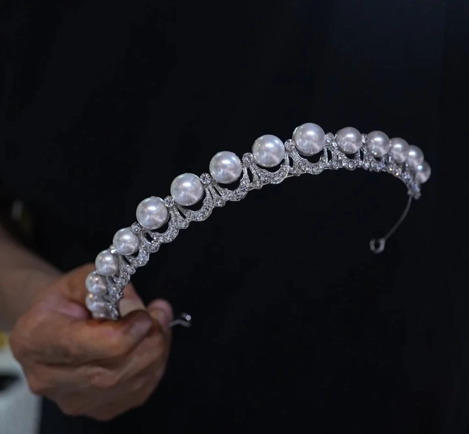Elegant pearls Wedding Tiaras Headpices Brides Hair Accessory - Image 3 of 4